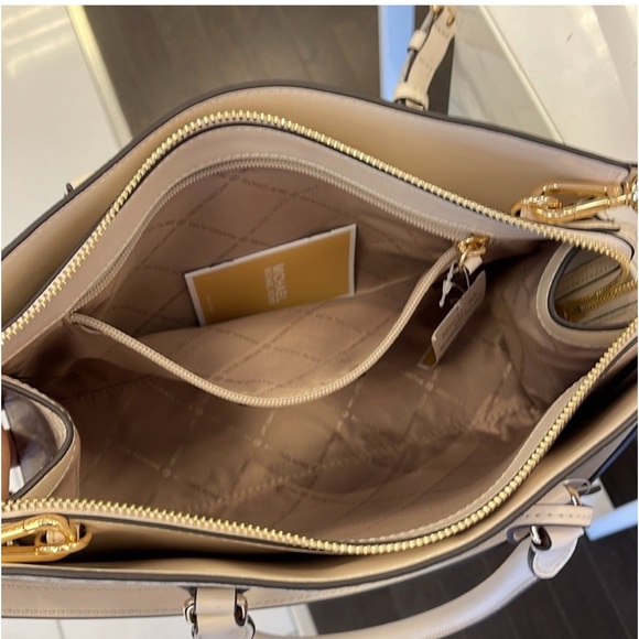 Michael Kors Sheila Medium Signature Logo and Metallic Satchel Crossbody - Picture 5 of 16